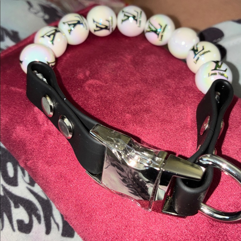 Louis Vuitton style White Beaded Logo dog collar - Picture 3 of 4